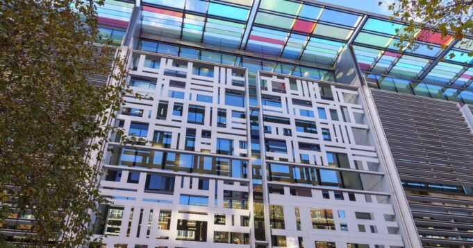 I profughi egiziani fuggono dall'Inghilterra dopo aver investito un poliziotto