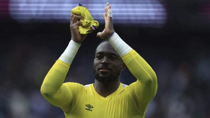 Il Cavaliere Nero di Foley diventa l'unico azionista del club