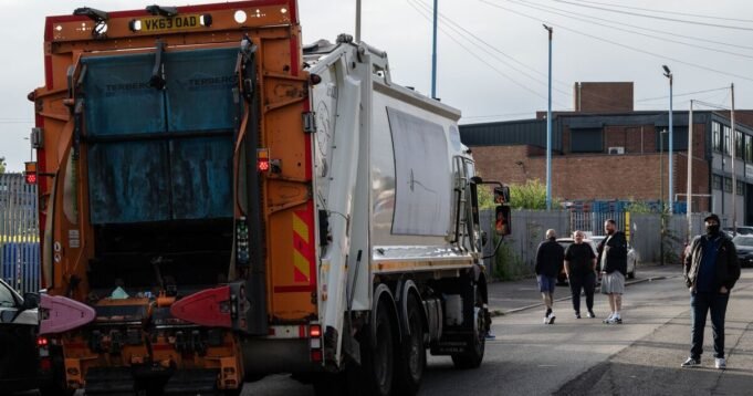 Il Consiglio annulla le elezioni e aumenta le tasse fino