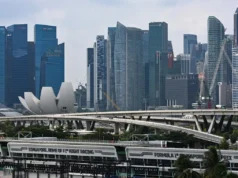 Il MAS mantiene invariata la politica del Singdollar, ma aumenta le previsioni di inflazione per il 2026