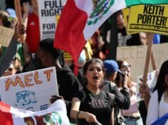 Il “National Shutdown” porta proteste a Los Angeles e chiede la fine della violenza dell’ICE in tutto il paese