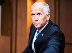 Il Sen Thom Tillis vuole bloccare il candidato alla Trump Fed Kevin Warsh dall’indagine Powell del Dipartimento di Giustizia