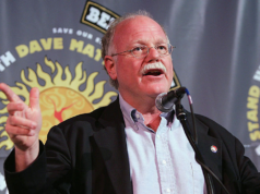 Il co-fondatore di Ben & Jerry chiede che l’ICE venga “citato in giudizio e sciolto”