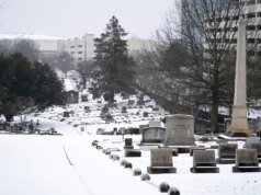 Il coroner della Carolina del Sud riporta due morti per ipotermia a causa della tempesta invernale.