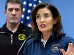 Il governatore Hochul afferma di aver chiamato l’ICE quando le è stato chiesto dell’assistenza in caso di tempesta del DHS