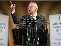 Il governatore del Minnesota Tim Walz ha detto che “non si candiderà più per una carica elettiva”