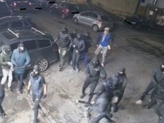 Il momento più terrificante: 17 bambini mascherati con mazze e spranghe di ferro scendono nel garage | Regno Unito | Notizia