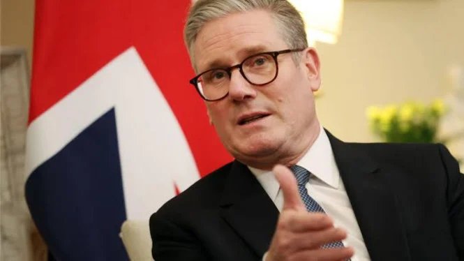 Il primo ministro britannico insiste che non si muoverà nei