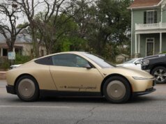 Il profitto annuale di Tesla crolla al livello più basso dalla pandemia