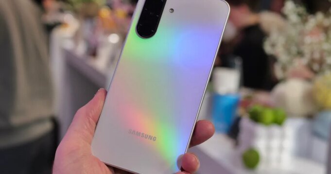 Il prossimo telefono economico di Samsung, Galaxy-A, appare in un