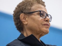 Il sindaco di Los Angeles Bass critica fortemente la sparatoria a Minneapolis; Le proteste sono iniziate in Olvera Street