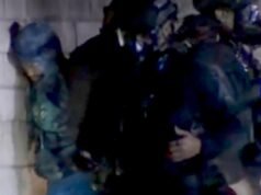 Il sospettato del furto di cavi a Los Angeles entra nel tombino e si rifiuta di uscire