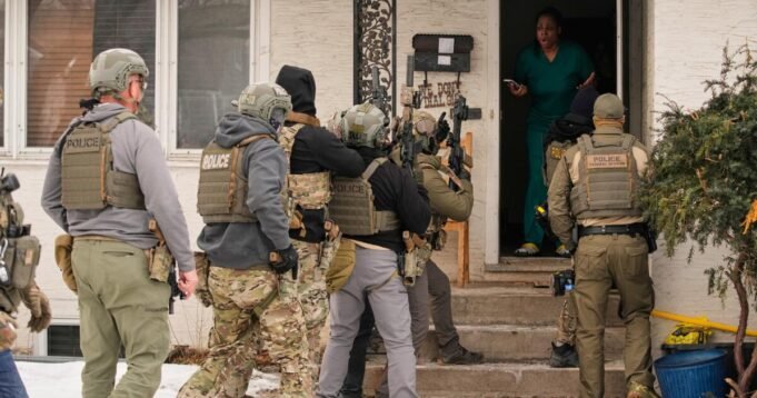 "Incostituzionale e crudele": la nota ICE consente agli agenti di