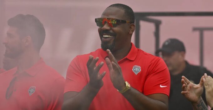 Jon Jones risponde agli insulti subdoli di Alex Pereira