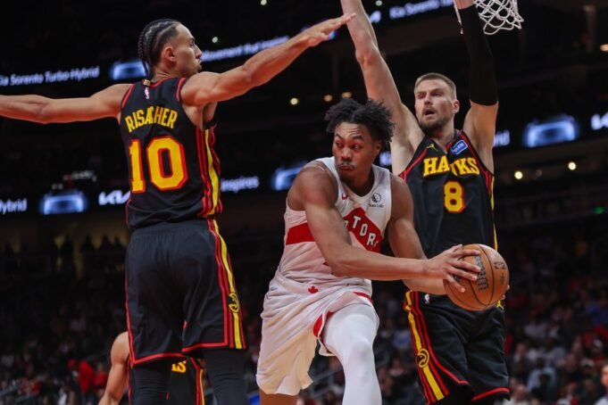 Kristaps Porzingis degli Hawks e Zaccharie Risacher fuori un'altra settimana