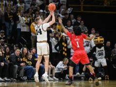 L’Iowa tiene a bada Rutgers dietro i 20 punti di Bennett Stirtz
