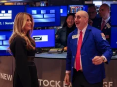 L’S&P 500 supera per la prima volta la soglia dei 7.000 punti, sostenuto dall’ottimismo dell’IA