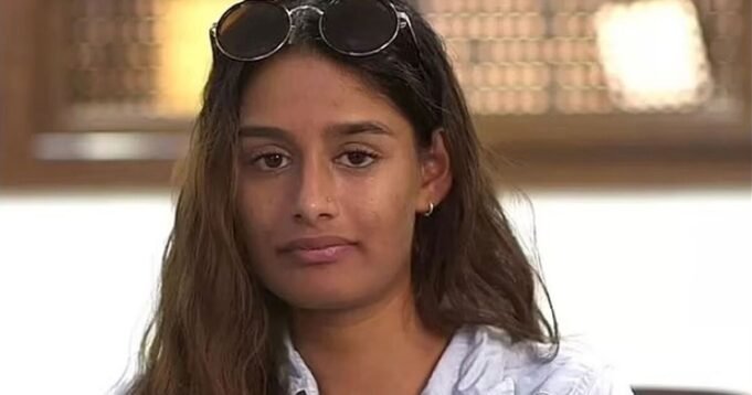 La Gran Bretagna riporta a casa donne e bambini legati