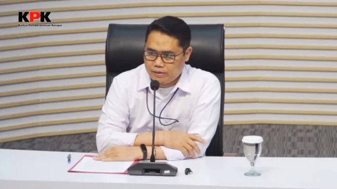 La KPK chiede ai contribuenti di denunciare con note eventuali