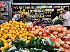 La fiducia dei consumatori scende al livello più basso dal 2014: indagine di gennaio