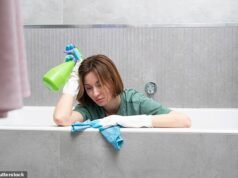 La mia donna delle pulizie è rimasta bloccata nella vasca da bagno del mio appartamento: può farmi causa?