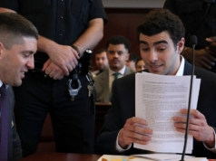 La procura di Manhattan chiede il processo a luglio per il caso dell’omicidio di Luigi Mangione