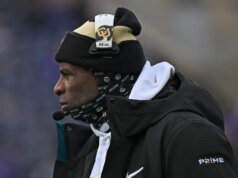 L’allenatore dei Colorado Buffaloes Deion Sanders punisce i giocatori