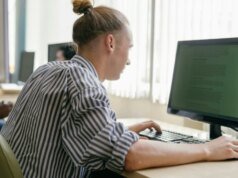 Lavora in modo più intelligente sfruttando i risultati paralleli dei principali modelli di intelligenza artificiale odierni con questo strumento.