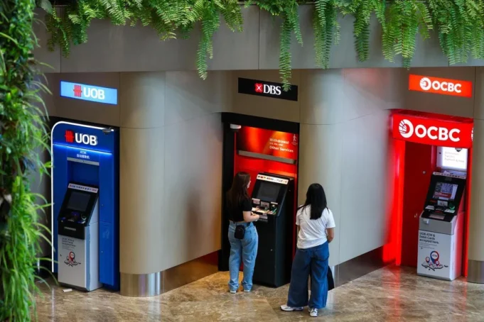 Le azioni DBS e OCBC sono vicine ai massimi storici: