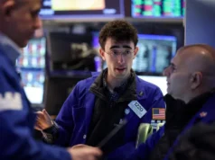 Le azioni statunitensi chiudono in rialzo in vista dei rapporti sugli utili e della riunione della Fed