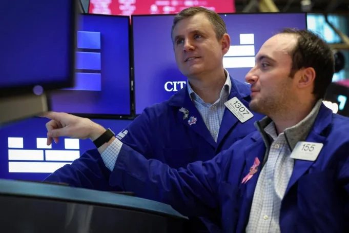 Le azioni statunitensi stanno crollando mentre gli investitori si preoccupano