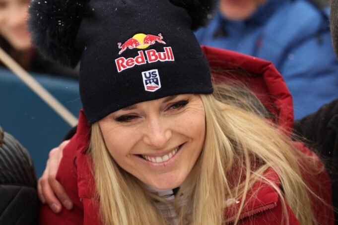 Lindsey Vonn è crollata, zoppicando nell'ultima gara preolimpica