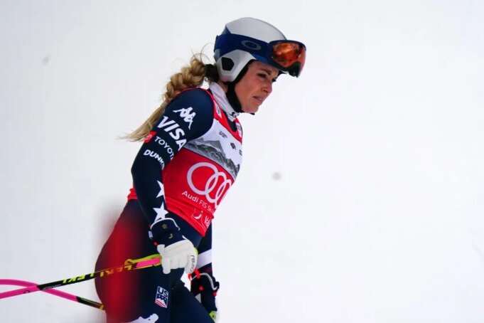 Lindsey Vonn è rimasta zoppicante dopo un incidente nell'ultima gara