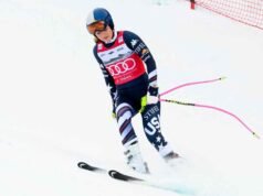 Lindsey Vonn è volata fuori pista dopo essere caduta nella discesa finale