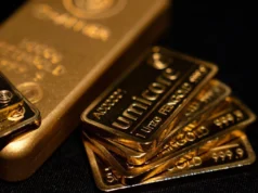 L’oro crolla a causa delle scommesse su un rialzo più aggressivo del presidente della Fed; ancora impostato per il mese migliore dal 1980