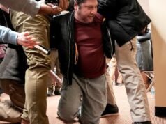 L’uomo arrestato in relazione all’attacco a Ilhan Omar ha precedenti penali e ha ricoperto incarichi pro-Trump