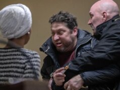 L’uomo arrestato nell’attacco a Ilhan Omar ha precedenti penali e ha pubblicato post pro-Trump