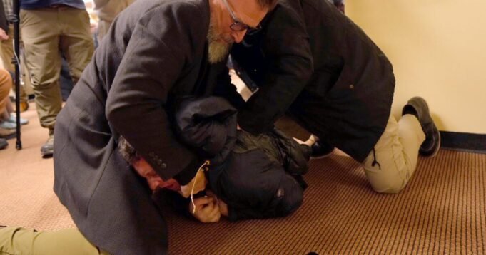 L'uomo è stato accusato di aggressione e intimidazione nell'aggressione di