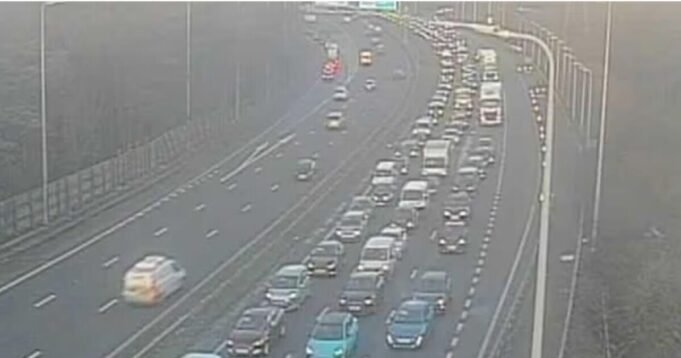 M60 Traffic Live: l'incidente provoca una coda di 4 miglia