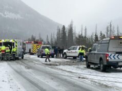 Membri della squadra femminile di hockey di Santa Clarita sono rimasti feriti in un incidente mortale tra più veicoli in Colorado