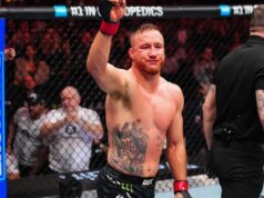 Mike Perry incuriosito dall’idea di combattere nudo contro Justin Gaethje dopo la vittoria a UFC 324, scherza “Non voglio scherzare con The Little People”