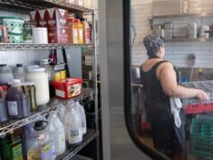 Molti ristoranti di Los Angeles hanno detto che non potrebbero chiudere per lo sciopero generale di oggi. Stanno invece donando