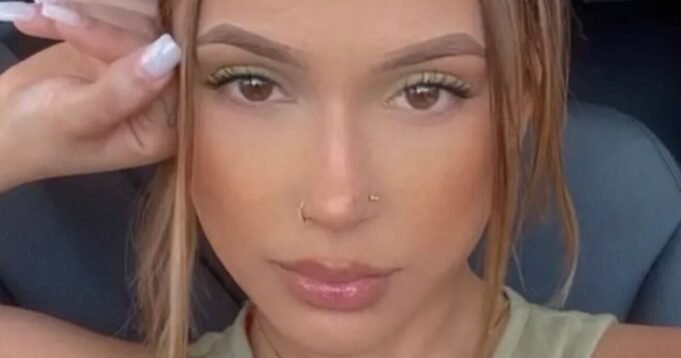 Palestra inorridita quando una donna "getta 25 chili in testa