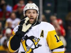 Pens F Bryan Rust sospeso 3 giochi per testata