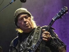 Per ignorare gli eventi mondiali, Neil Young offre ai groenlandesi l’accesso al suo intero catalogo musicale