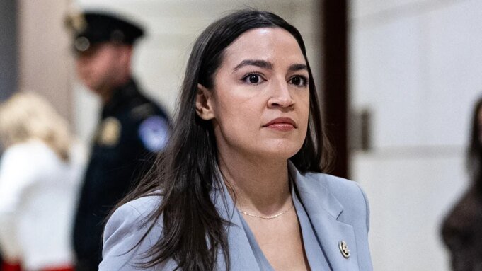 Rep. Alexandria Ocasio-Cortez Sostieni le proteste contro l'ICE e mantieni