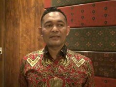 Rifiutandosi di subordinare la polizia al ministero, Bonnie Hargens definisce il capo della polizia nazionale uno statista che difende la democrazia