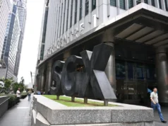 L’STI sale dopo che la Fed mantiene i tassi stabili