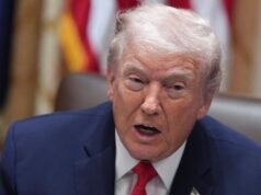 Trump ha affermato di aver ordinato ai funzionari statunitensi di riaprire lo spazio aereo venezuelano ai viaggi commerciali