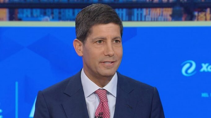 Trump nomina Kevin Warsh a capo della Federal Reserve, succedendo